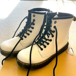 Dr. Marten’s Air Wair Zavala J big kids